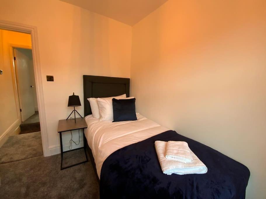 Centrally Located To The City Of Lincoln Exterior foto