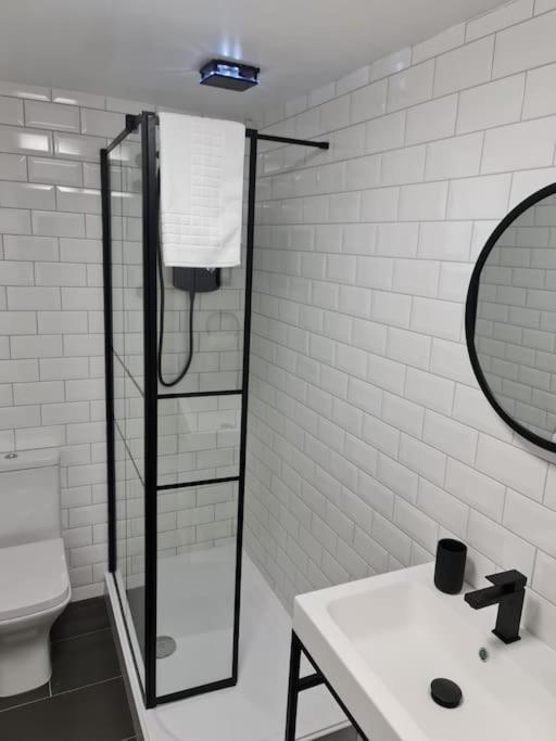 Centrally Located To The City Of Lincoln Exterior foto