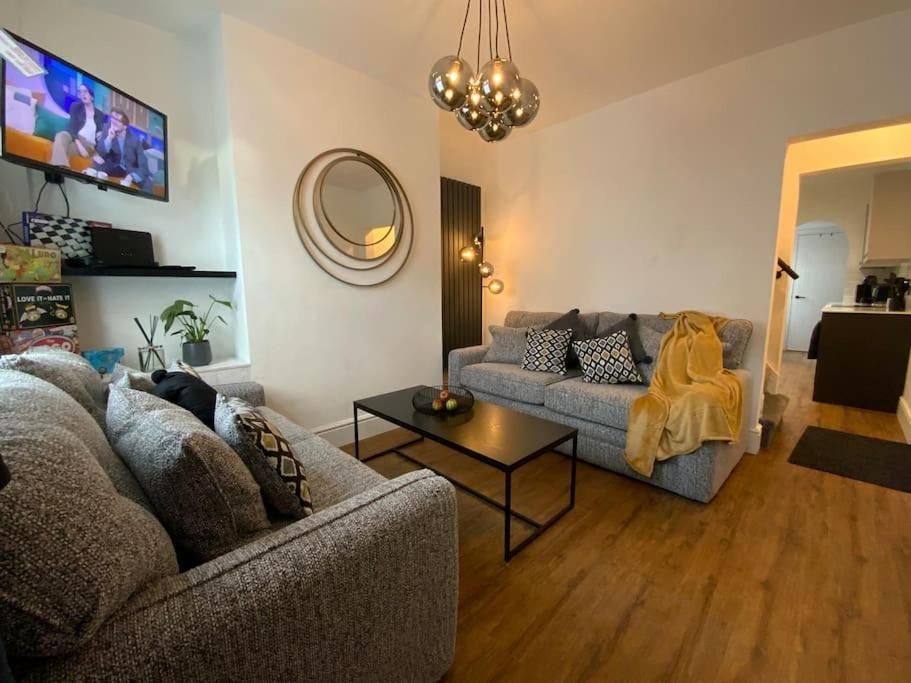 Centrally Located To The City Of Lincoln Exterior foto