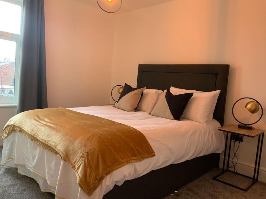 Centrally Located To The City Of Lincoln Exterior foto